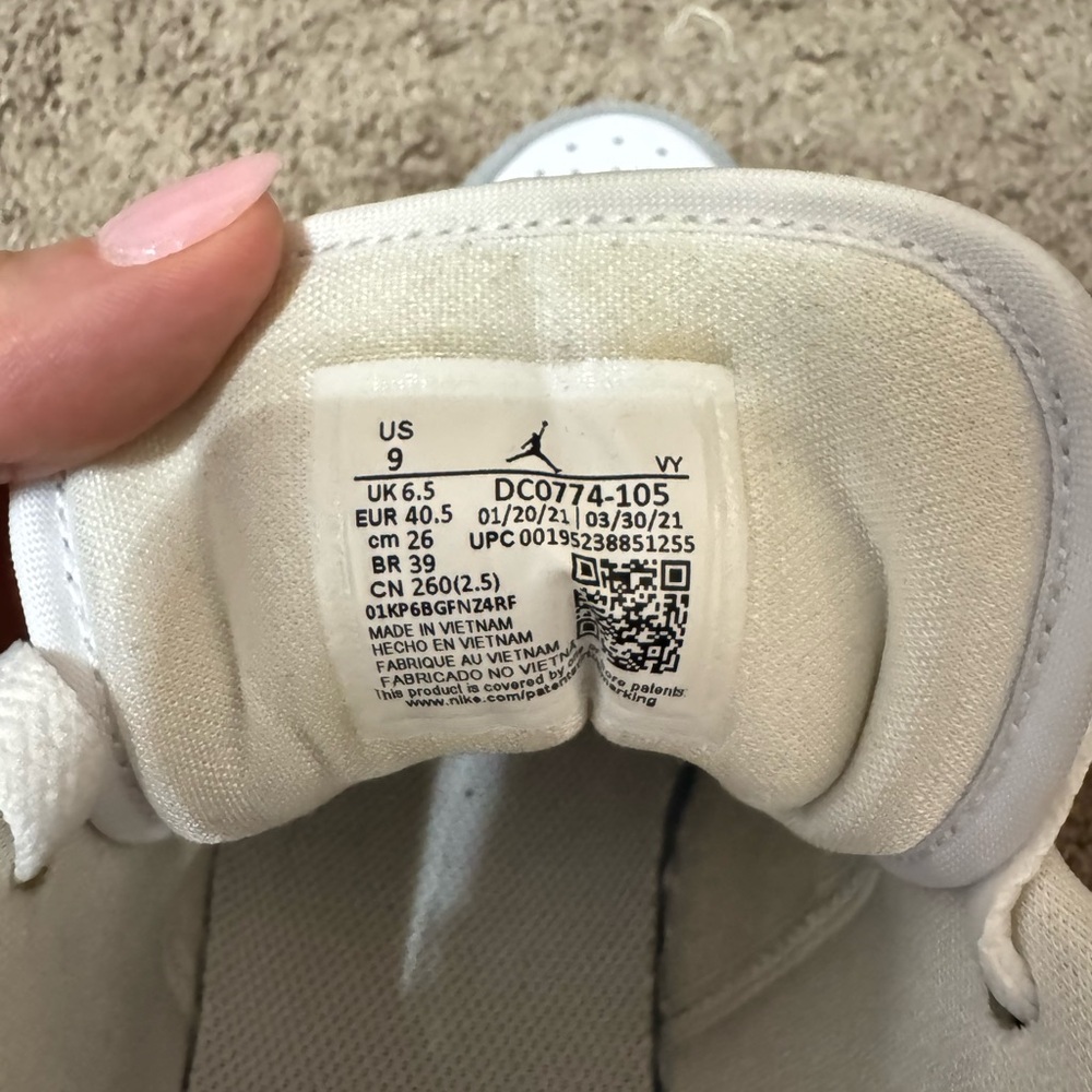 Nike Women’s Air Jordan 1 Low - Picture 7 of 7